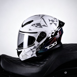 Casco de motocicleta integral con doble visera, carcasa resistente a impactos, gráficos en varios colores para adultos, para carreras callejeras - Product Image 1