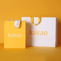 Logo de marque personnalisé luxe marine papier vêtements emballage cadeau sac à provisions Paperbag avec poignée en ruban