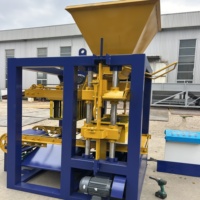 Machine à fabriquer des blocs hydrauliques automatiques QT4-24 pour la production de briques en béton