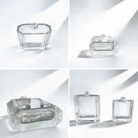 Flacons de parfum de luxe en verre en gros, base épaisse, logo personnalisé, estampage à chaud doré, vaporisateur pompe, tailles 100 ml/50 ml, solutions d'emballage