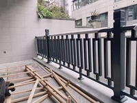 Elegantes Aluminium-Garten-Geländer in Traditioneller Grauer Farbe, Witterungsbeständig, Hochwertige Leistung für Wohnhäuser, Treppen, Villen und Hotels