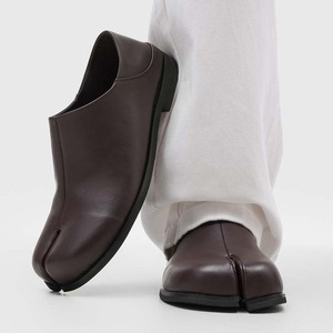 Mocasines planos con puntera separada estilo 'Pig's Foot' y diseño 'Horse Hoof', sin cordones, negros, nueva colección Verano 2026 - Product Image 6