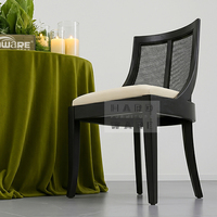 Chaises empilables modernes, durables, élégantes et romantiques en bois massif blanc et noir pour hôtels commerciaux, mariages, extérieur et salon - Vente en gros