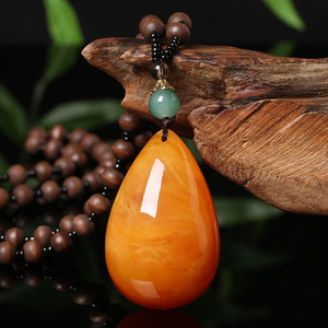 Kalung Liontin Pixiu Amber Kuning Gaya Etnik Baru Rantai Panjang Manik-Manik Kayu untuk Pria Wanita Kalung Tetesan Air Lilin Lebah - Product Image 3