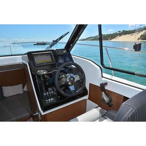 Jeanneau Merry 695 Série 2 - Bateau de pêche de luxe avec coque en PRV et quille de planage, options incontournables, 7,45 m de longueur au mât, 2,54 m de largeur. - Product Image 4