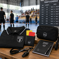 Kit d'arbitrage de futsal personnalisé avec polo d'arbitre, porte-cartes, sifflet, cordon, carnet de scores et pochette utilitaire