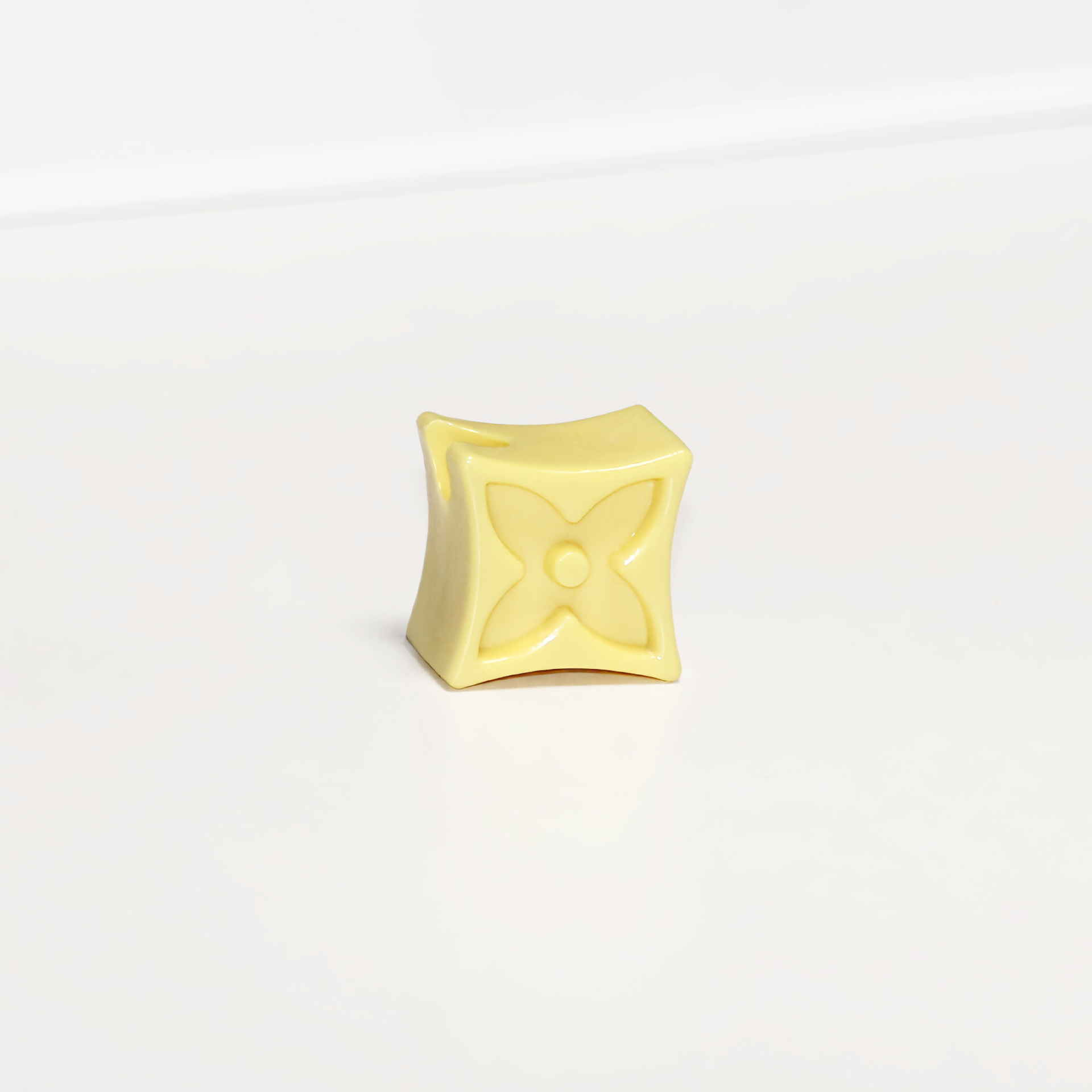 trèfle à quatre feuilles concave [jaune]