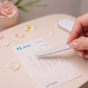 Adesivo decorativo per unghie ILAN con strass scintillanti da 32 cm - Product Image 2