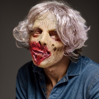 Masque intégral en latex de zombie aux yeux bleus/colorés, cheveux gris, peau jaune, bouche sanglante, yeux rouges, pour Halloween, fête amusante et déjoke