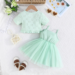 Ensemble deux pièces d'été mignon et décontracté pour bébé fille, respirant, sans manches, avec décoration florale et jupe à bretelles - Product Image 2