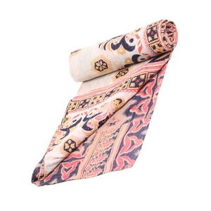 Venta al por mayor Vintage hecho a mano de algodón Kantha edredón Reversible pesado tiro fino cosido indio estilo antiguo impreso para el hogar Hotel - Product Image 1