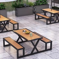 Ensemble de table et de chaises de salle à manger d'extérieur, design moderne et simple, bancs en métal pour cour, parc, rue ou restaurant
