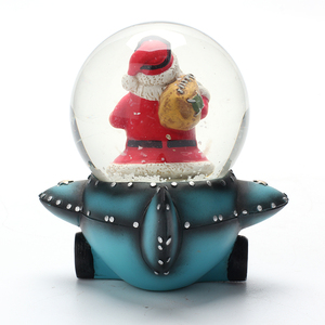 Commercio all'ingrosso della fabbrica in resina babbo natale su un piano suono luminoso vetro di natale globo di neve souvenir statuette decorazioni per la casa - Product Image 3