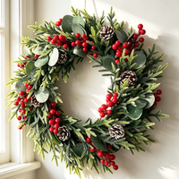 Handgefertigter Künstlicher Kiefer-Weihnachtskranz mit Roten Beeren, Eleganter Weihnachtskranz für Haustür, Feiertagsdekoration für Zuhause und Wand