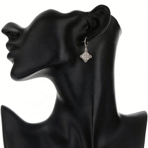 Parure de bijoux de mariage 3 pièces en laiton plaqué or 18 carats pour femme, avec boucles d'oreilles et colliers en zircon, idéale pour les cadeaux, fabriquée en alliage - Product Image 6