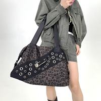Tas Tote Jalanan Motif Leopard Personalisasi Y2K dengan Kapasitas Besar, Desain Pin dan Niche, Tas Selempang Bahu