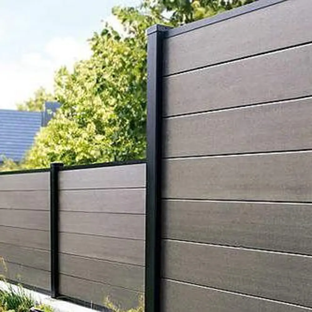 Pannello di recinzione WPC impermeabile residenziale 6ft 8ft pannello di legno in plastica composita decorativo in alluminio e recinzione per la Privacy della parete del giardino
