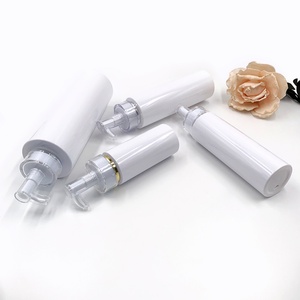 ขวดพลาสติกบรรจุภัณฑ์เครื่องสำอางสีขาวแบบมีปั๊มลายเส้นสีทอง/สีเงินหรูหรา ขนาด 150 มล. 200 มล. 250 มล. 500 มล. สำหรับแชมพู ผลิตภัณฑ์บำรุงผิว และโลชั่นทาตัว ขายส่ง - Product Image 3