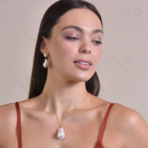 Collar con Colgante de Perla Barroca Grande en Plata de Ley 925 y Oro de 18k de Gemnel Fashion Jewelry - Product Image 6