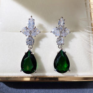 Boucles d'oreilles en diamant vert E1012 pour femmes, bijoux de luxe pour soirée, clous en diamant naturel taille poire - Product Image 6