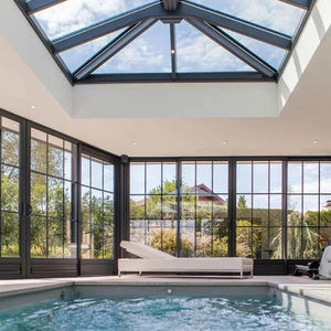 ห้องซันรูมกระจกนิรภัยโค้งทันสมัย ออกแบบสถาปัตยกรรม สำหรับบ้านพักตากอากาศหรูหรา ริมสระน้ำและสวน - Product Image 2