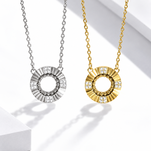 Collar con Colgante Circular Sunburst de Acero Inoxidable, Chapado al Vacío en Oro de 14K, con Piedra Transparente, en Colores Dorado y Plateado - Product Image 1