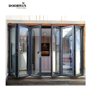 Звукоизоляционная алюминиевая ламинированная смывная Складная штабелеукладывающая дверь с алюминиевой рамой Стеклянная дверь двойные складные двери алюминиевое складное патио