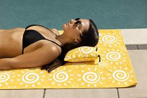 Juego de Toallas de Playa Extra Grandes de Microfibra, Secado Rápido, Libres de Arena, con Almohada Inflable y Estuche de Almacenamiento - Product Image 3