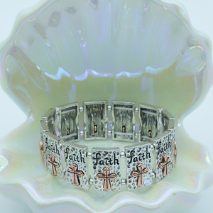 Bracelet extensible trèfle argenté style vintage, bracelet porte-bonheur, cadeau pour elle, bracelet à perles trèfle sculptées à la main - Product Image 4
