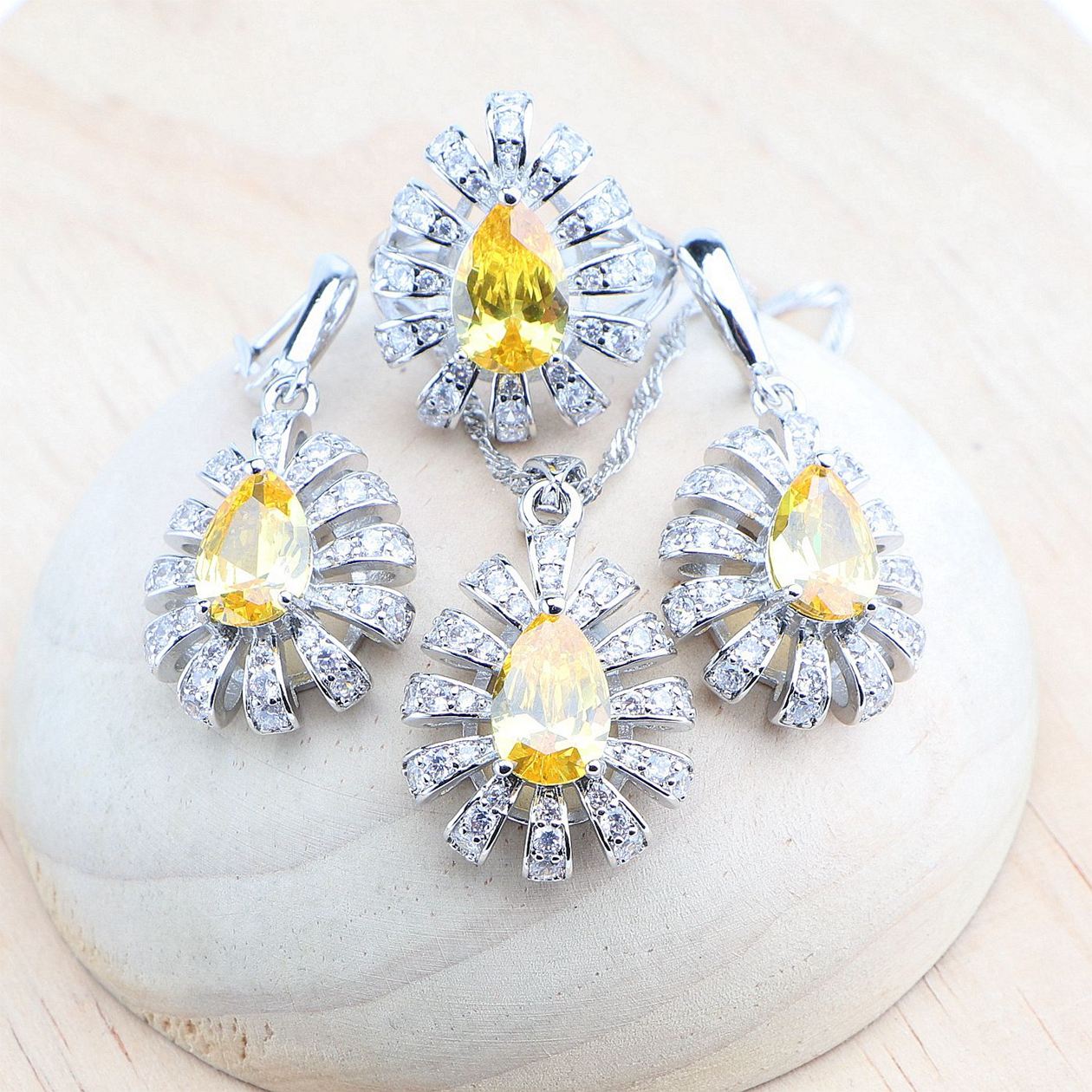 สีเหลือง