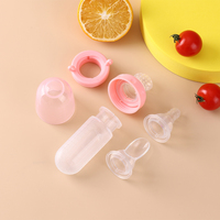 Geoptimaliseerde BPA-vrije vloeibare siliconen PP baby bijtring met variabele doorstroming, geometrisch patroon, handvat en fruitpuree-speen, 0-12 maanden