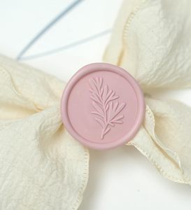 Etiquetas Adhesivas de Cera con Logotipo de Marca Personalizado para Sellado y Decoración de Empaques - Product Image 1