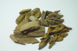 Copeaux de bois d'agar indonésien pour encens aromatique par Botani Seed Indonesia - Product Image 1