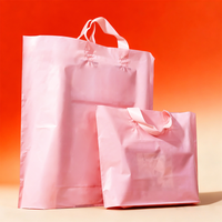 Sac de shopping en plastique LDPE rose mat personnalisé avec poignée souple pour boutique de vêtements, emballage cadeau