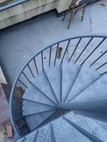 Escalier en spirale sur mesure en acier galvanisé et acier inoxydable, robuste avec marches antidérapantes, pour extérieur, jardin, loft