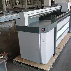 Impresora UV Híbrida Industrial de 1.8m, Plana y de Rollo a Rollo, para Impresión de Etiquetas, Adhesivos y Embalajes - Product Image 4