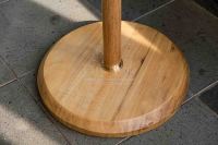 Table basse de salon minimaliste moderne avec plateau en verre et base en bois de durian laqué laiton, origine Indonésie, mobilier de maison