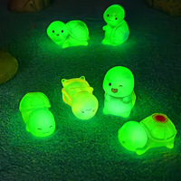 Ornement en résine de tortue lumineuse transparente au design populaire, animaux en résine, breloques en résine de tortue qui brillent dans le noir pour la décoration