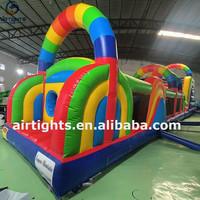 Jeux interactifs stimulants couleurs arc-en-ciel 0.55mm bâche en PVC parcours d'obstacles gonflable géant