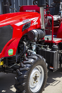 Traktor pertanian <span class=keywords><strong>4WD</strong></span> tenaga kuda, traktor roda sedot multifungsi untuk pertanian dan transportasi Model baru