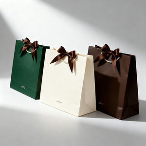 Vente en gros de petits et grands sacs en papier noir de luxe logo imprimé personnalisé <span class=keywords><strong>pour</strong></span> bougie et artisanat shopping papier blanc - Product Image 1