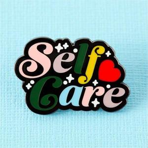 Non chiamarmi Mama Design personalizzato Logo scintillante <span class=keywords><strong>stella</strong></span> oro rosa metallo duro smalto argento <span class=keywords><strong>nome</strong></span> ID spilla cappello spilla distintivo per regalo - Product Image 3
