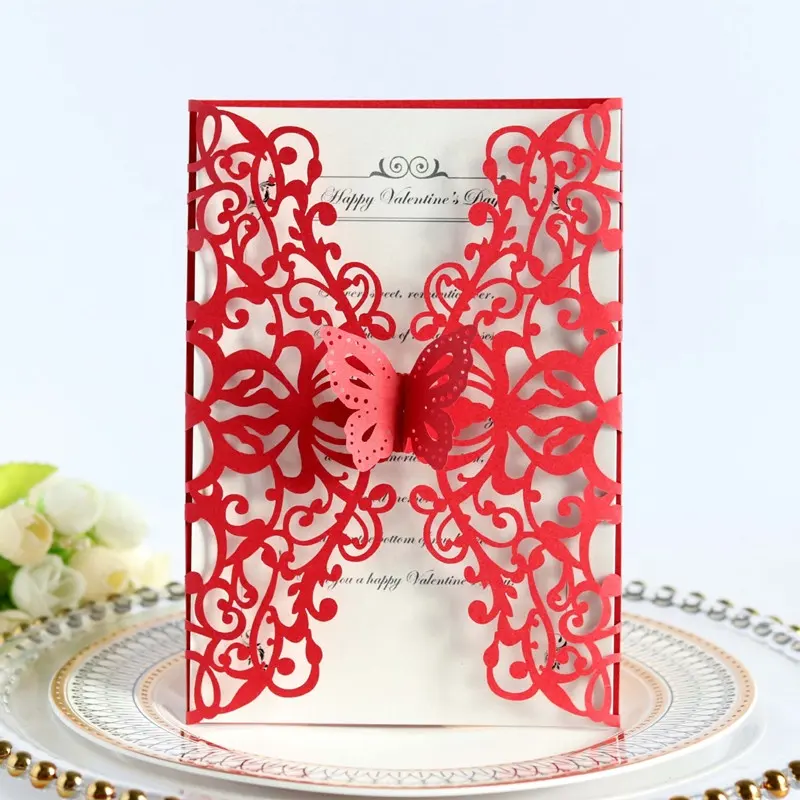 クリスマスギフト用の結婚披露宴グリーティングカード用のバタフライレーザー招待カード付きのヨーロッパデザインの結婚式の招待カード
