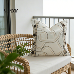 Cojín Bordado con Diseño de Tulipán, Estilo INS, Diseño de Parches en Dos Tonos, Tela Suave al Tacto para Sala de Estar, Sofá, Dormitorio - Product Image 1