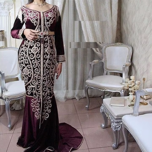 Robe de mariage marocaine Lehenga Choli de style dubaï avec broderie lourde Longueur au sol Longue Trail-Matériau acétate Femmes - Product Image 3