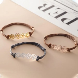 <span class=keywords><strong>Bracelet</strong></span> de fleurs <span class=keywords><strong>personnalisé</strong></span> 12 fleurs d'anniversaire Or 18 carats Certification CE pour maman Mois de <span class=keywords><strong>naissance</strong></span> Utilisation quotidienne - Product Image 6