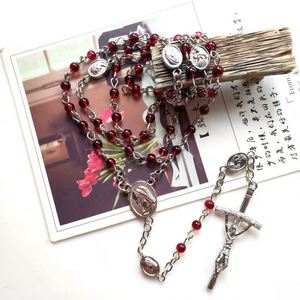 Rosarios Católicos en Oferta, Collar de Rosario Religioso con Cuentas de Vidrio Rojas y Cruz para la Oración - Product Image 4