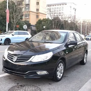 מכונית משומשת יד שמאל כונן Baojun 630 נמוך צריכת דלק גבוהה תצורה 2013 דגם 1.5L ידני נוחות