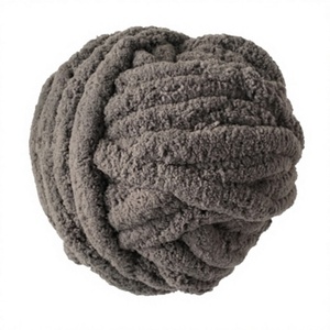 Fil chenille végétalien épais Bernat Design en gros, 7 Jumbo, 28 yards, pour couverture, écharpe, lit pour chien et chat - Product Image 4