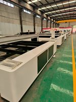 Machine de découpe laser à fibre PFT haute vitesse 6 kW sur portique sur rail, moteur servo Yaskawa, Hiwin BMP, chargement automatisé CNC 5 axes